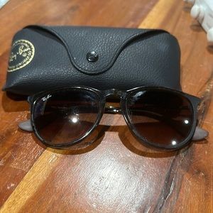 Ray-Ban Erika Classic Sunglasses in tortoiseshell